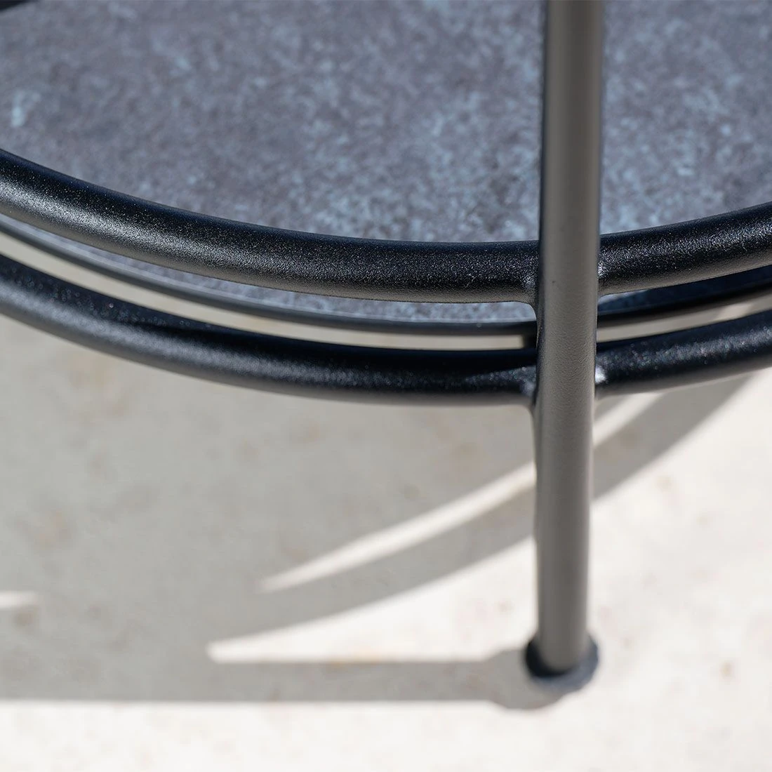Stern Charles Beistelltisch 52x52cm Aluminium/Silverstar Schwarz Matt/Slate 6 Stern Charles Beistelltisch 52x52cm Aluminium/Silverstar Schwarz Matt/Slate – Bild 4